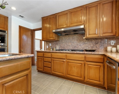 1011 Rodeo Road - Photo Thumbnail 18