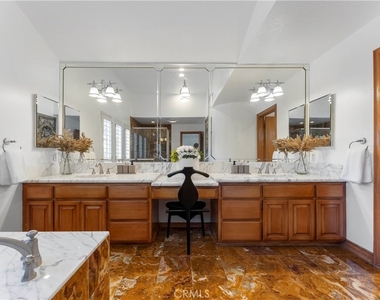 1011 Rodeo Road - Photo Thumbnail 26