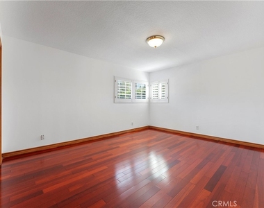 1011 Rodeo Road - Photo Thumbnail 32