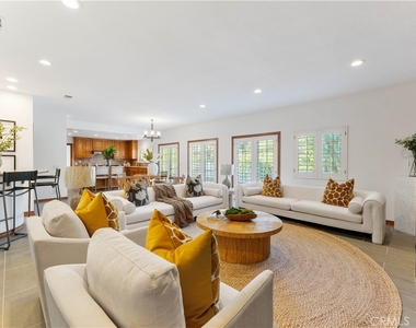 1011 Rodeo Road - Photo Thumbnail 12