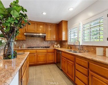 1011 Rodeo Road - Photo Thumbnail 16