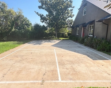 6354 N Charlotte Avenue - Photo Thumbnail 8