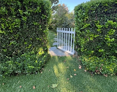 6354 N Charlotte Avenue - Photo Thumbnail 13