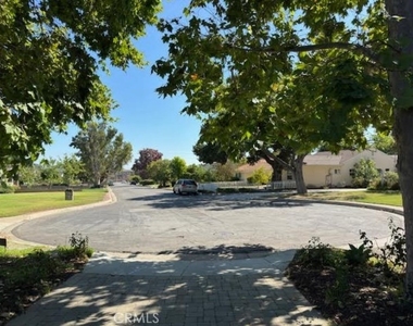 6354 N Charlotte Avenue - Photo Thumbnail 4