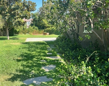 6354 N Charlotte Avenue - Photo Thumbnail 11