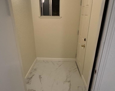 416 Grove Way - Photo Thumbnail 10