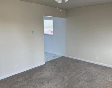 416 Grove Way - Photo Thumbnail 2