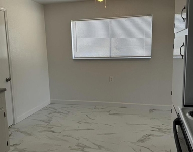 416 Grove Way - Photo Thumbnail 4