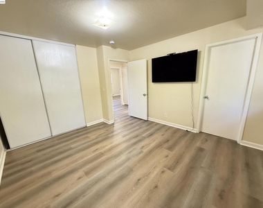 1420 Primrose Way - Photo Thumbnail 13