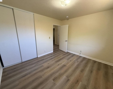 1420 Primrose Way - Photo Thumbnail 11