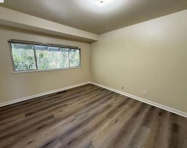 1420 Primrose Way - Photo Thumbnail 12