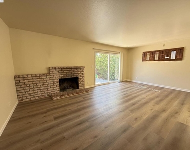 1420 Primrose Way - Photo Thumbnail 7