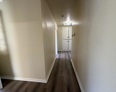 1420 Primrose Way - Photo Thumbnail 8