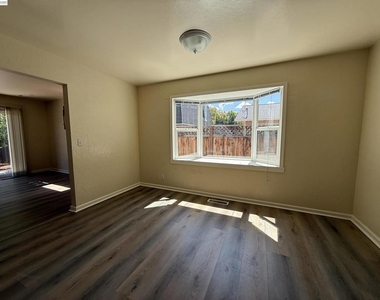 1420 Primrose Way - Photo Thumbnail 2