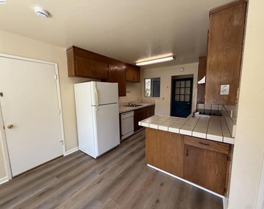 1420 Primrose Way - Photo Thumbnail 4