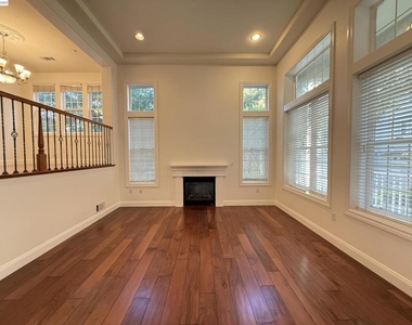 3687 Whitworth Dr - Photo Thumbnail 4
