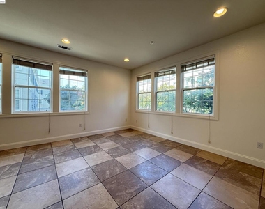 3687 Whitworth Dr - Photo Thumbnail 9