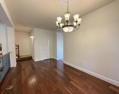 3687 Whitworth Dr - Photo Thumbnail 8