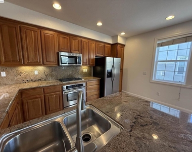 3687 Whitworth Dr - Photo Thumbnail 15