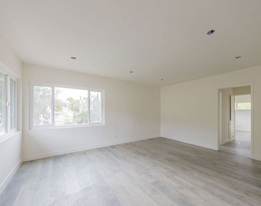 10043 Haines Canyon Avenue - Photo Thumbnail 2