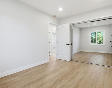 4030 Abourne Road - Photo Thumbnail 17
