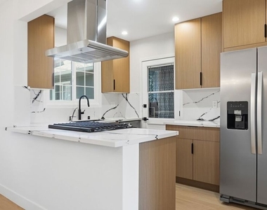 4030 Abourne Road - Photo Thumbnail 7
