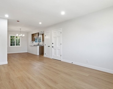 4030 Abourne Road - Photo Thumbnail 6