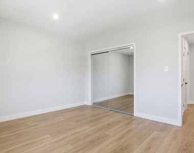 4030 Abourne Road - Photo Thumbnail 12