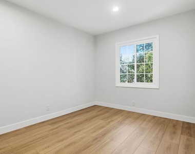 4030 Abourne Road - Photo Thumbnail 16