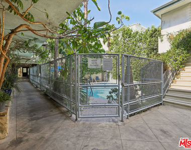 1520 N Hayworth Avenue - Photo Thumbnail 15