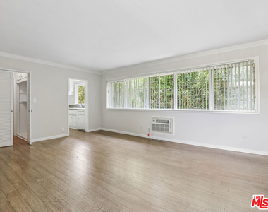 1520 N Hayworth Avenue - Photo Thumbnail 1