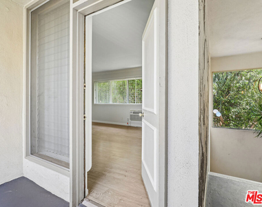 1520 N Hayworth Avenue - Photo Thumbnail 12