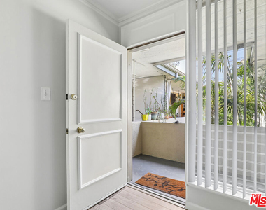 1520 N Hayworth Avenue - Photo Thumbnail 11