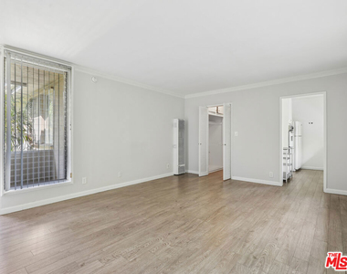 1520 N Hayworth Avenue - Photo Thumbnail 5
