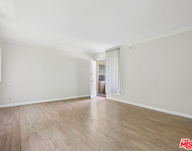 1520 N Hayworth Avenue - Photo Thumbnail 3