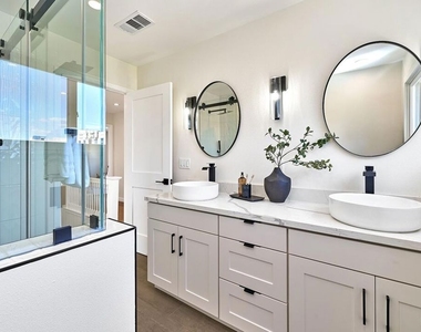 916 S Victoria Avenue - Photo Thumbnail 47