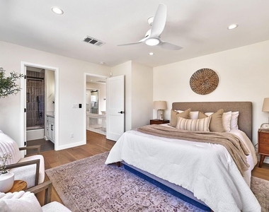 916 S Victoria Avenue - Photo Thumbnail 53