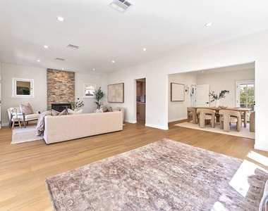 916 S Victoria Avenue - Photo Thumbnail 3