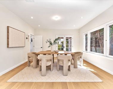 916 S Victoria Avenue - Photo Thumbnail 15
