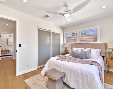 916 S Victoria Avenue - Photo Thumbnail 49