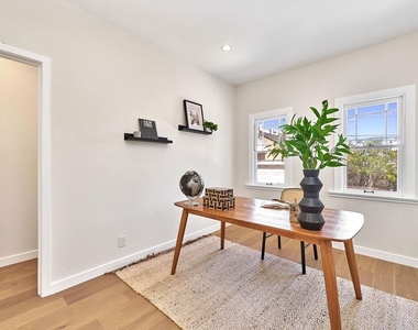 916 S Victoria Avenue - Photo Thumbnail 27