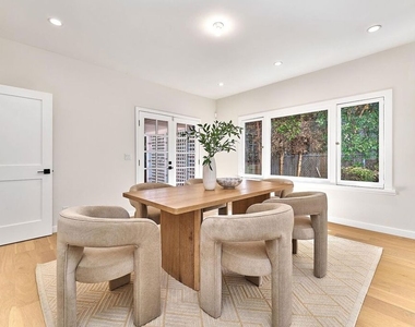 916 S Victoria Avenue - Photo Thumbnail 16