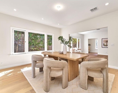916 S Victoria Avenue - Photo Thumbnail 17