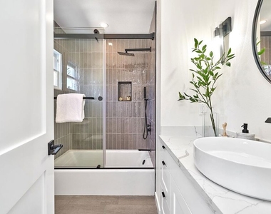 916 S Victoria Avenue - Photo Thumbnail 55