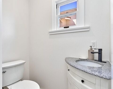 916 S Victoria Avenue - Photo Thumbnail 31