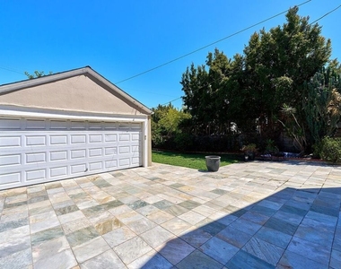 916 S Victoria Avenue - Photo Thumbnail 61