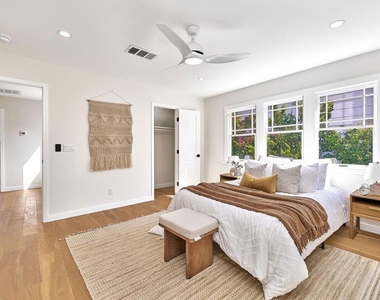 916 S Victoria Avenue - Photo Thumbnail 41
