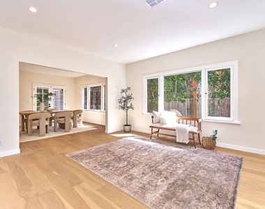 916 S Victoria Avenue - Photo Thumbnail 8