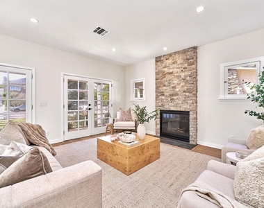 916 S Victoria Avenue - Photo Thumbnail 10