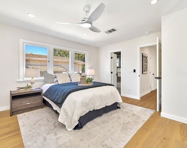 916 S Victoria Avenue - Photo Thumbnail 58